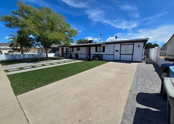 Remodeled 3br For 8 With Private Yard & Parking * Phoenix