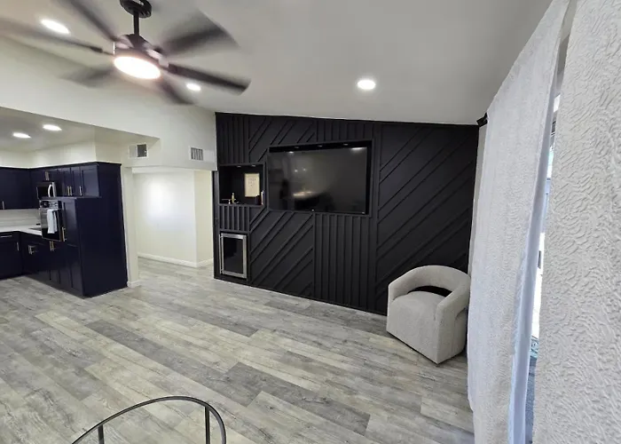 Remodeled 3br For 8 With Private Yard & Parking Holiday home Phoenix