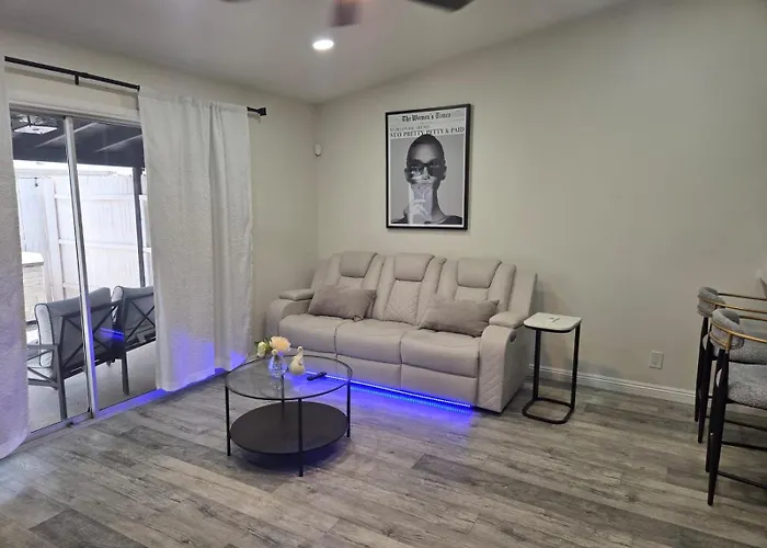 Holiday home Remodeled 3br For 8 With Private Yard & Parking Phoenix