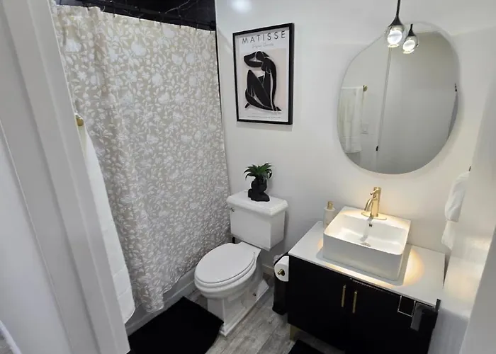 Remodeled 3br For 8 With Private Yard & Parking