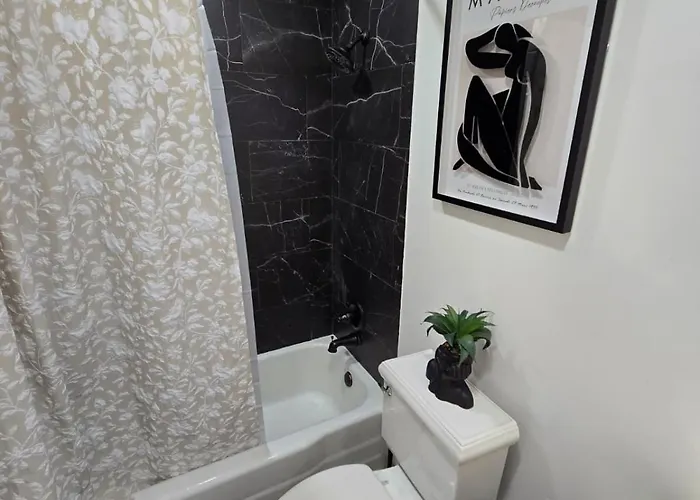 Remodeled 3br For 8 With Private Yard & Parking Phoenix