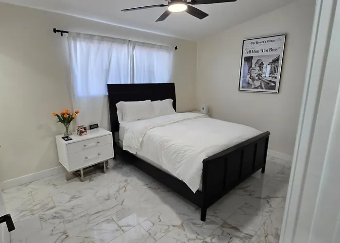 Remodeled 3br For 8 With Private Yard & Parking Holiday home