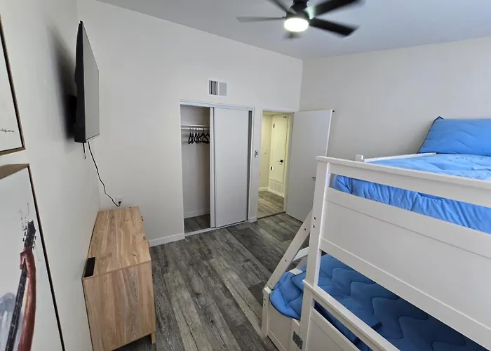 Holiday home Remodeled 3br For 8 With Private Yard & Parking Phoenix