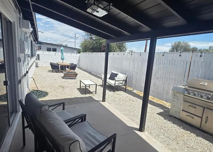 Holiday home Remodeled 3br For 8 With Private Yard & Parking Phoenix