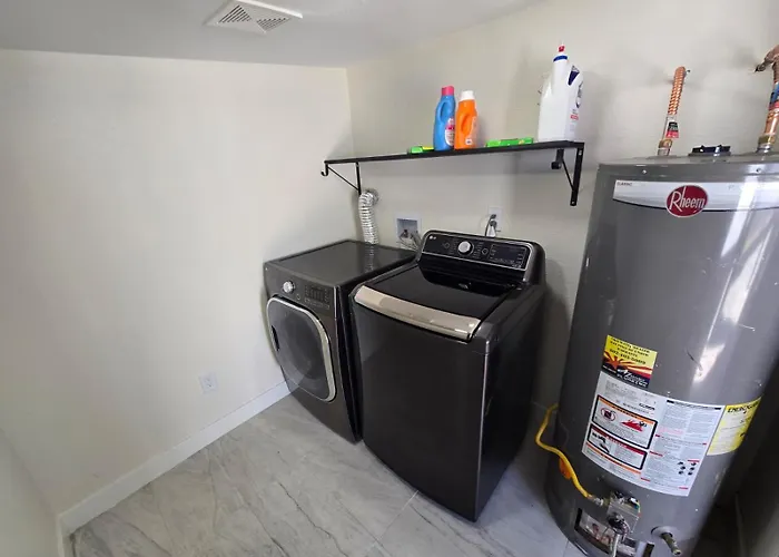 Remodeled 3br For 8 With Private Yard & Parking * Phoenix